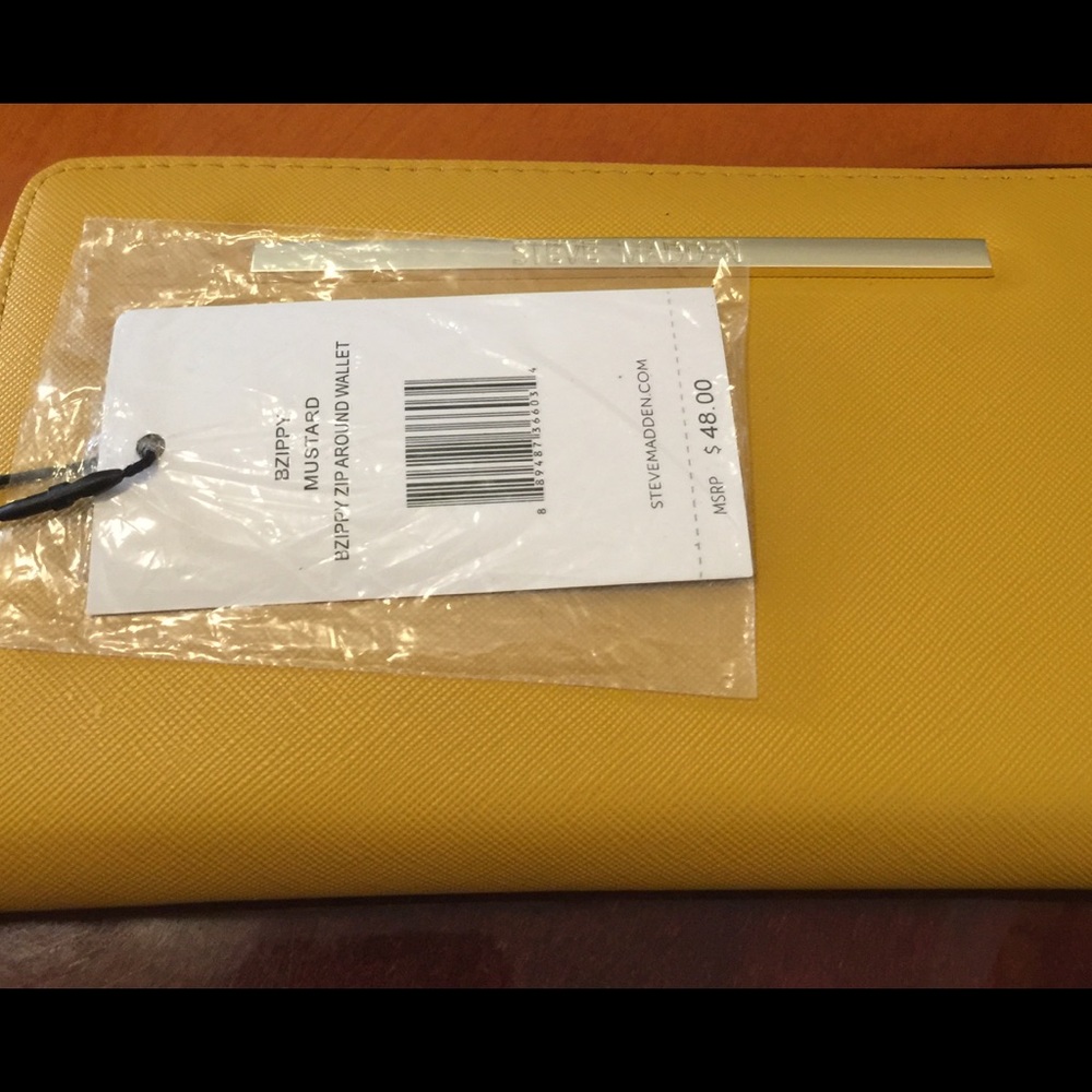 Steve Madden wristlet wallet